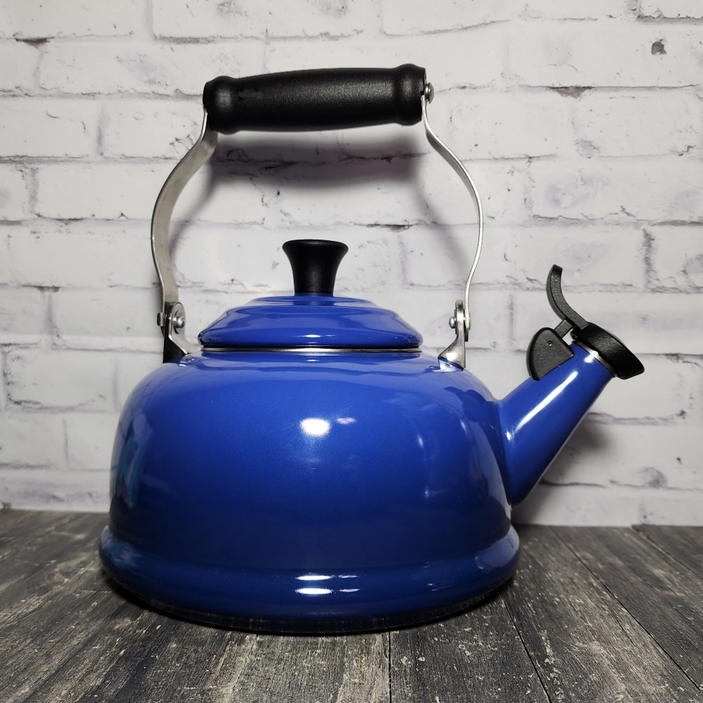 Le Creuset Tea Kettle Blue 1.7 Qt. Enamel On Steel w/ Lid